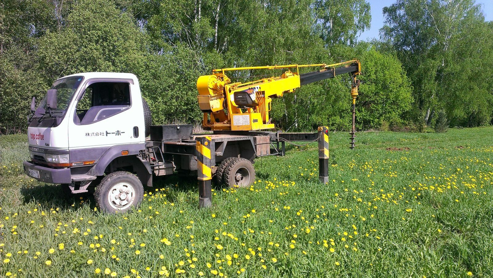 Ямобур Mitsubishi Canter (японец) - аренда в Москве бурильной машины дешево  - Техно-Ресурс